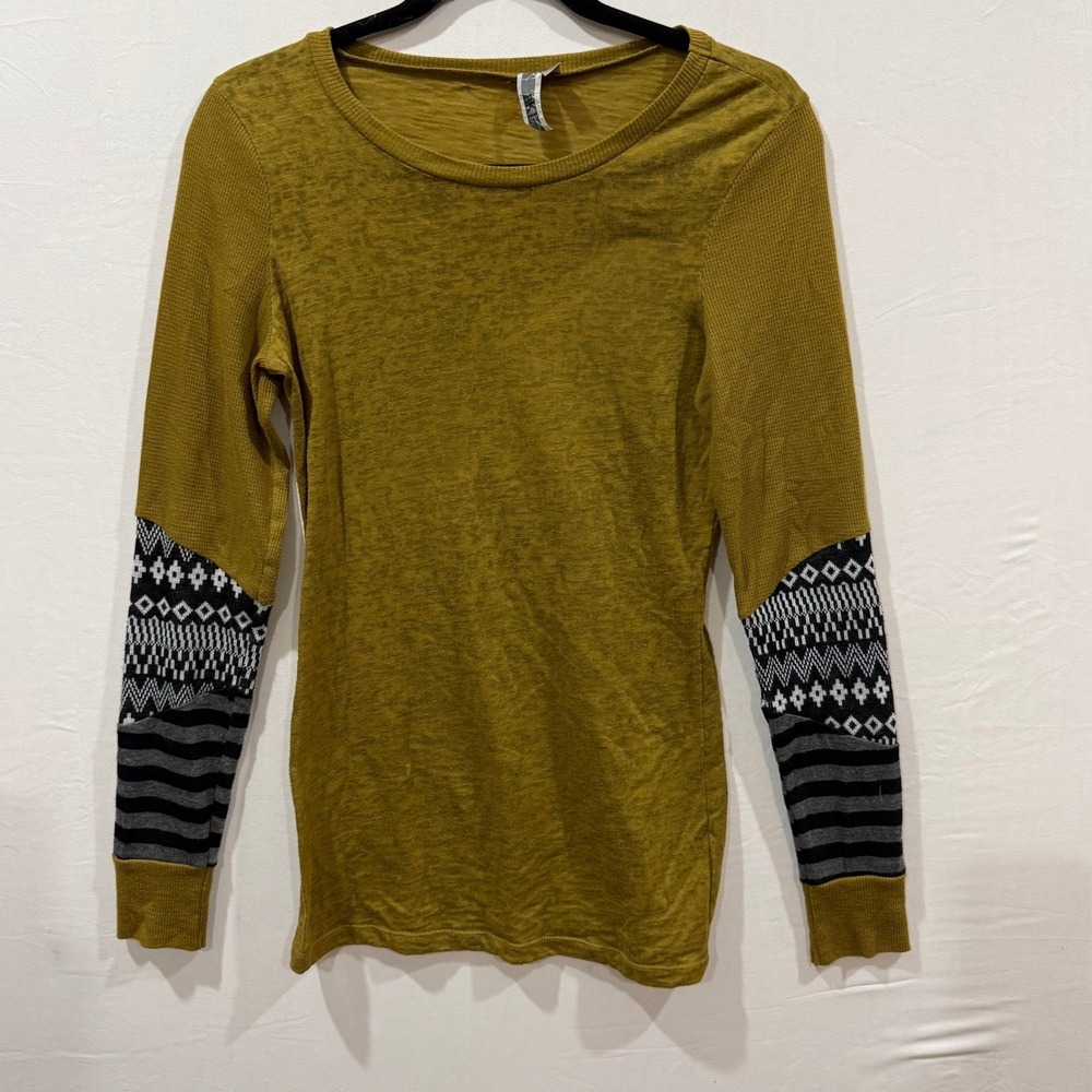 BKE Distressed Long Sleeve Knit Top Olive Green Geometric Sleeve Detail Women M